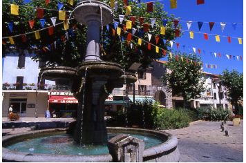 Place de la Fontaine OT Laragne